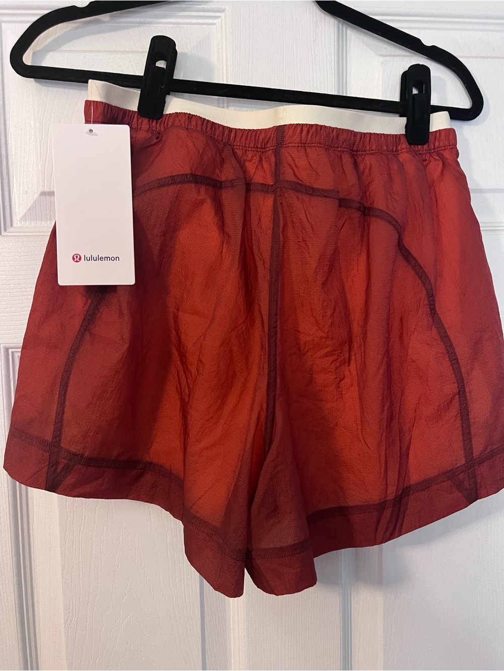 #552 NWT Lululemon License to Train HR 4” Shorts Cranberry Charm/Light Ivory M - Picture 3 of 5